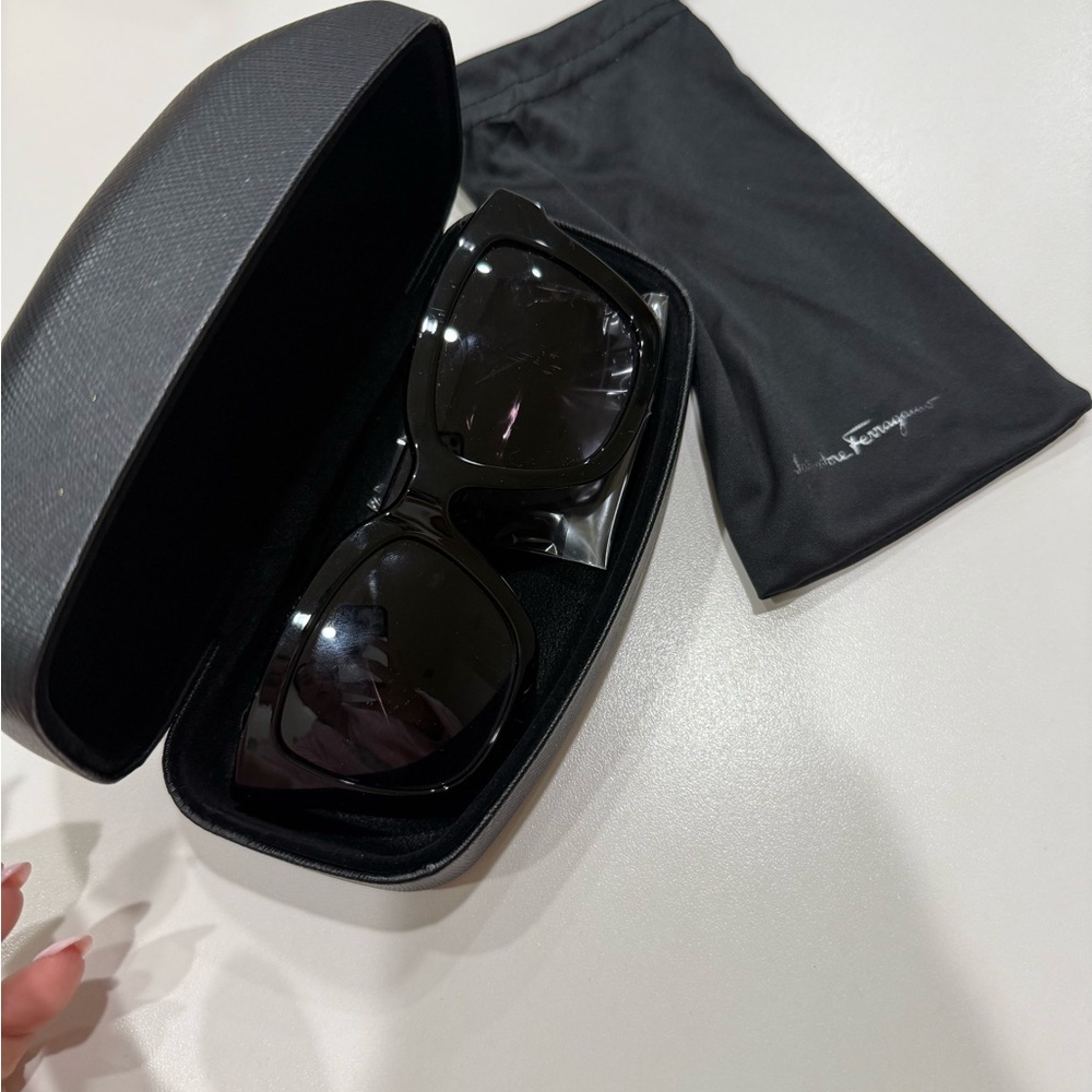 Salvatore Ferragamo Elegant Black Sunglasses with Case